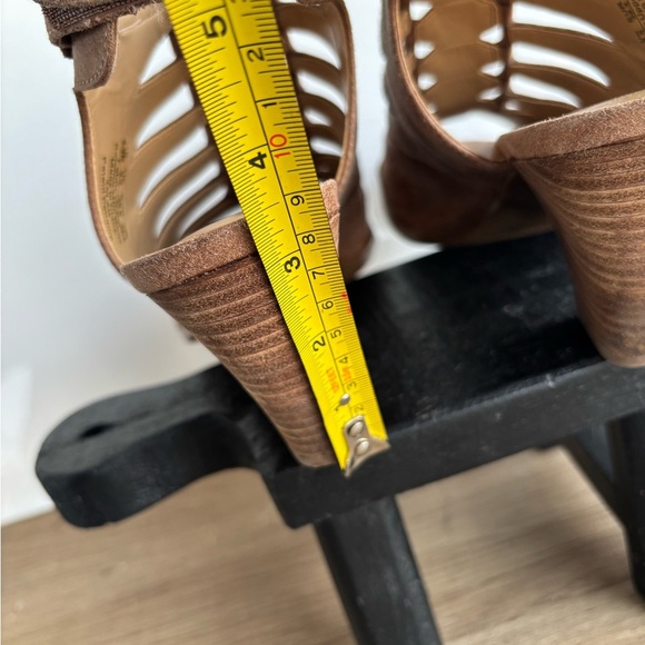 Naturalizer Brown Gladiator Sandals with Peep-Toe Design - Picture 5 of 10